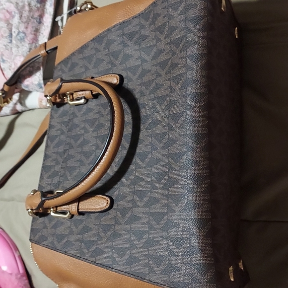 Michael Kors purse - Picture 3 of 6